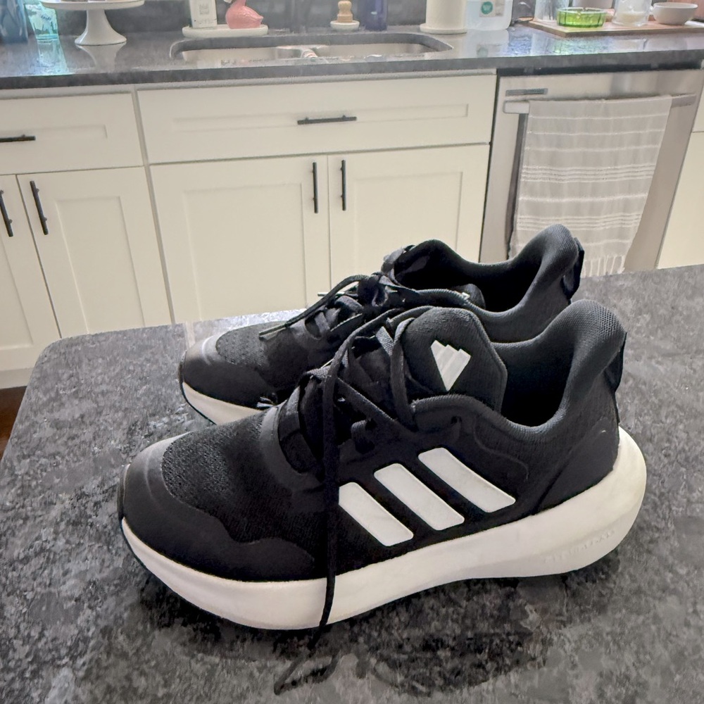Adidas Cloudfoam Big Kids Sneakers Size 5